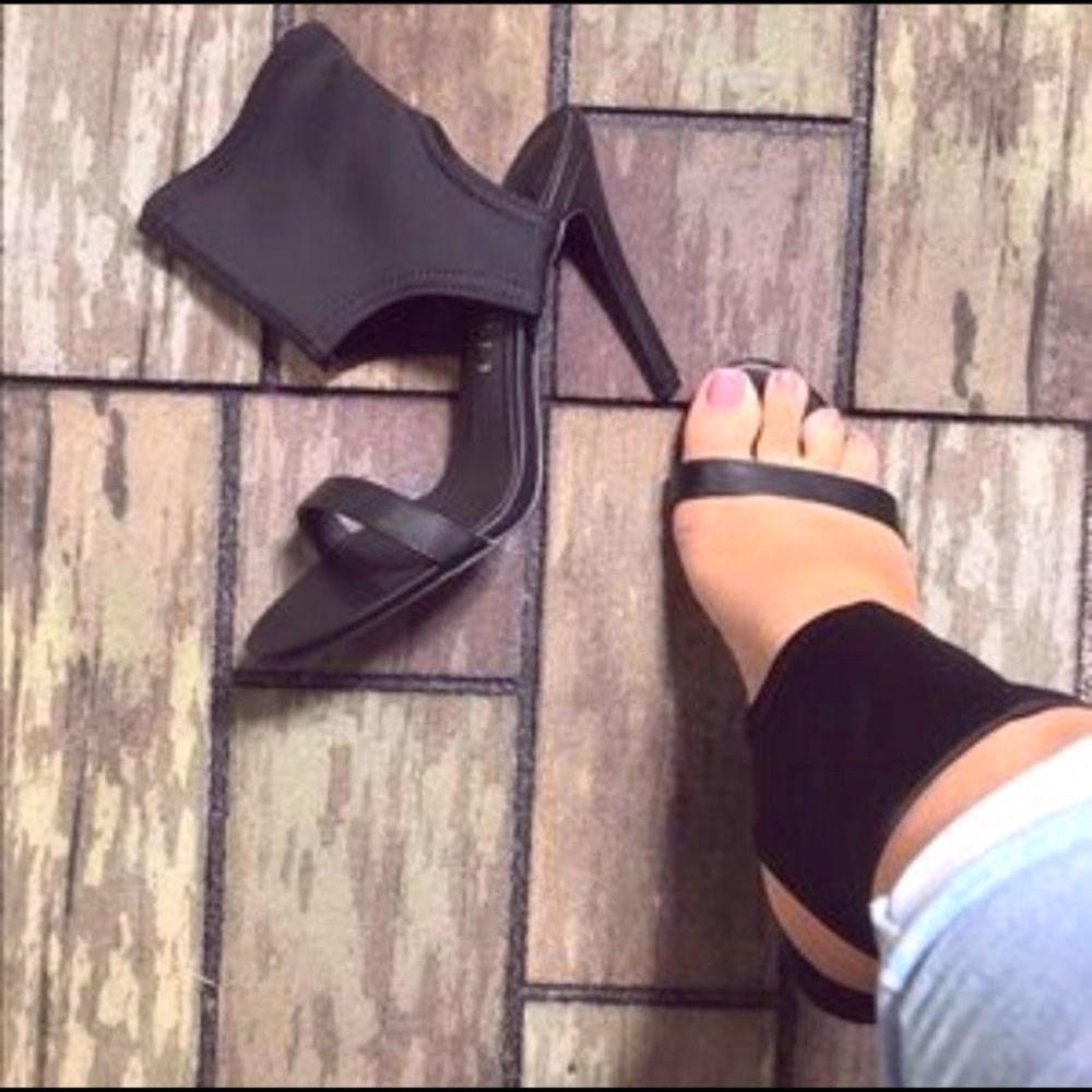 “Hottie” Ankle Cuff High Heel Pumps